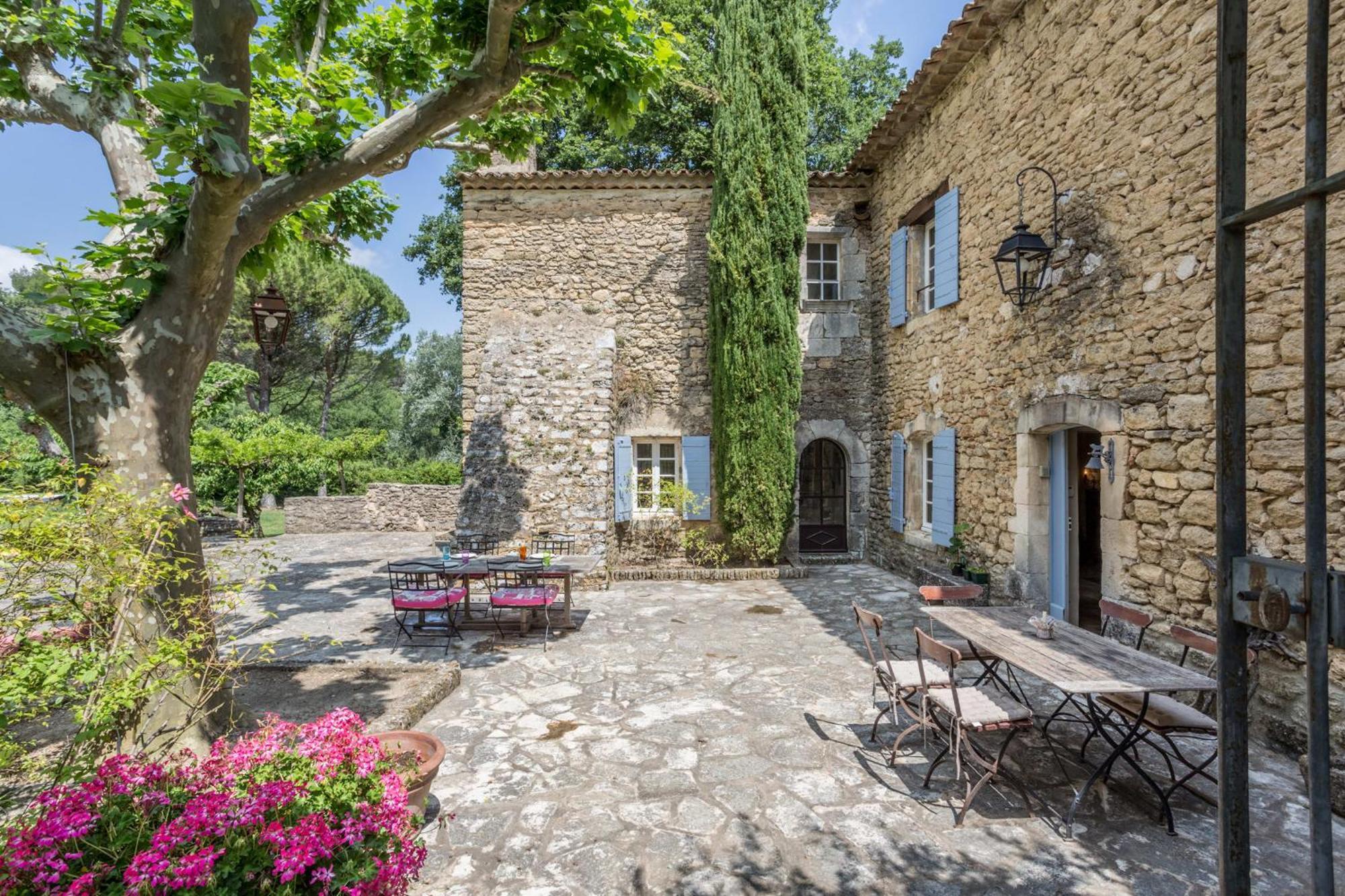 La Maison Des Artistes Menerbes Exterior photo